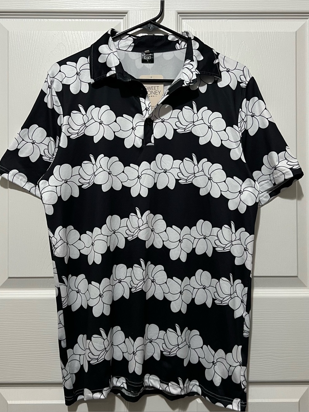 SWEET SWEET HONEY Men’s Gardenia Lei Collared Shirt